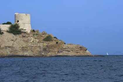France, Var (83), Iles d'Hyères, Parc national de Port Cros, Ile de Port-Cros, Fort de Port-Man, le photographe Yann Arthus-Bertrand en a la jouissance depuis 2003