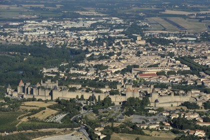 France, Aude (11), Carcassonne, la cité médiévale (vue aérienne)