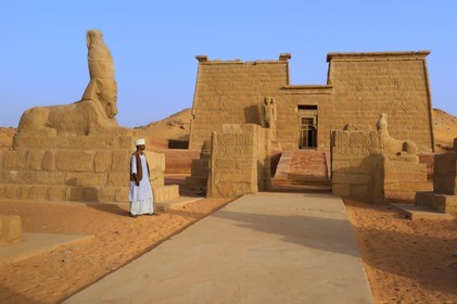 Egypte, Haute Egypte, Lac Nasser, désert de Nubie, temple de Ouadi es-Seboua ou vallée des lions