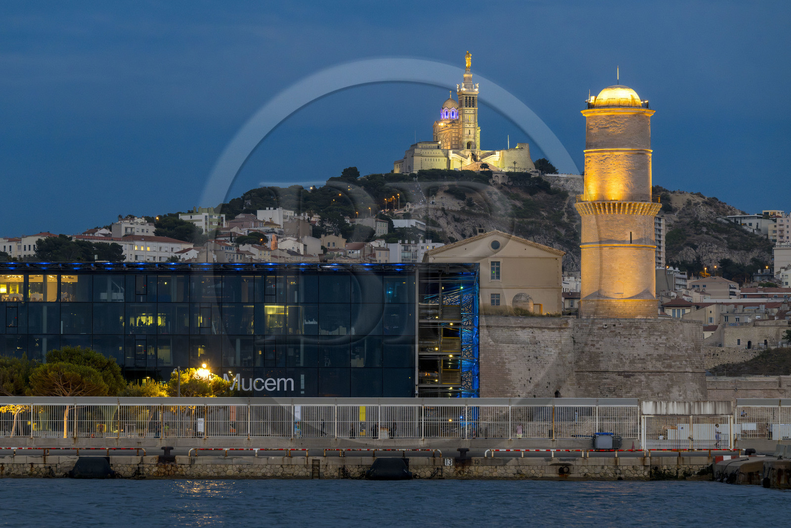 France, Bouches-du-Rhône (13), Marseille, le Mucem (Musée des civilisations de l'Europe et de la Méditerranée), le Fort Saint-Jean à droite, la basilique Notre Dame de la Garde en arrière plan