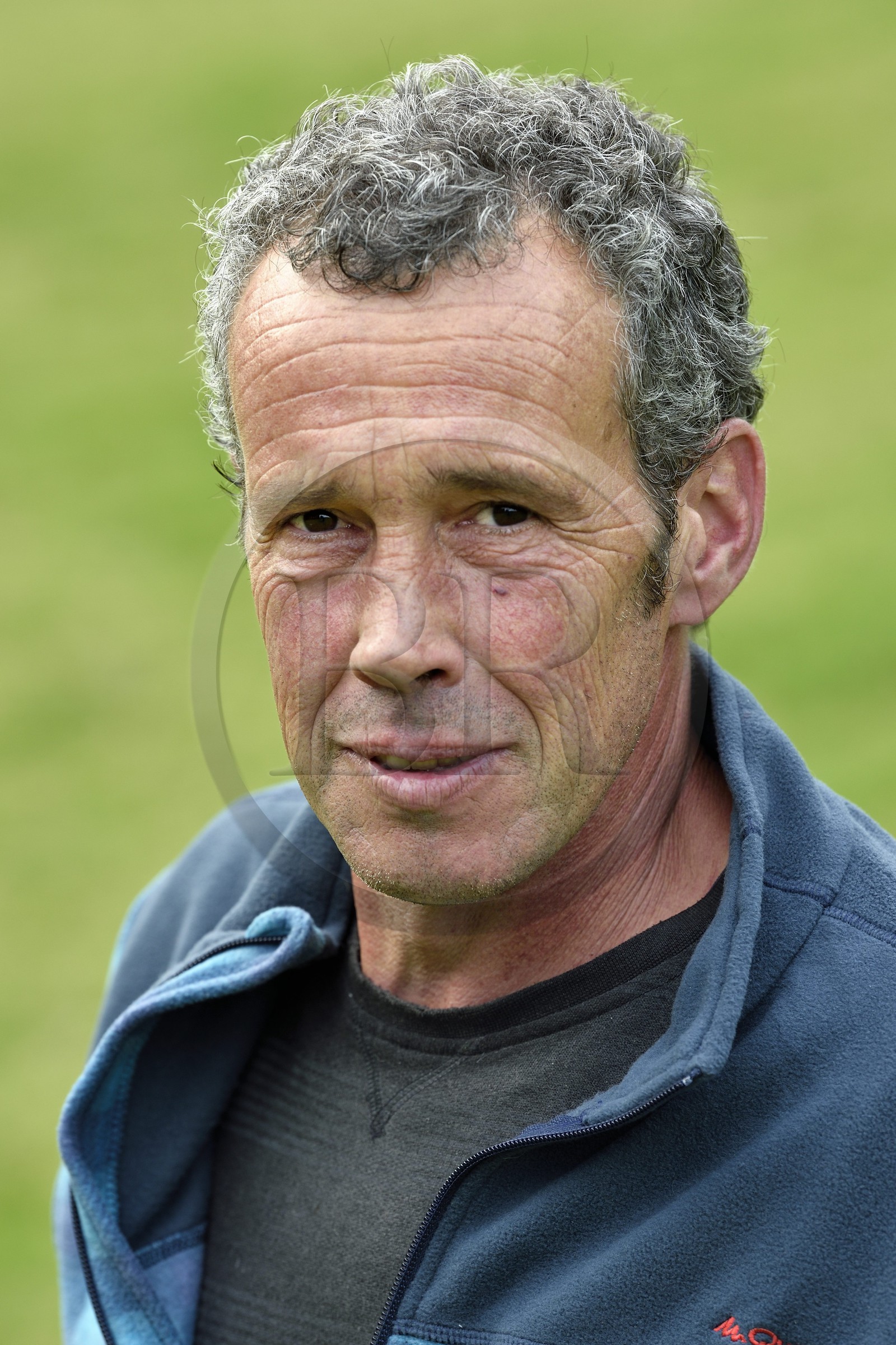 France, Pyrénées-Atlantiques (64), Pays-Basque, vallée des Aldudes, Urepel, l'éleveur de brebis manech tête noire Jean-Bernard Etchebarren France, Pyrénées-Atlantiques (64), Pays-Basque, vallée des Aldudes, Urepel, l'éleveur de brebis manech tête noire Jean-Bernard Etchebarren