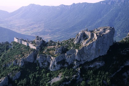 France, Aude (11), le château cathare de Peyrepertuse (vue aérienne)