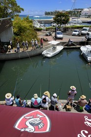 France, Ile de la Reunion, la Côte Ouest, Saint-Gilles-les-Bains, pêcheurs dans le port