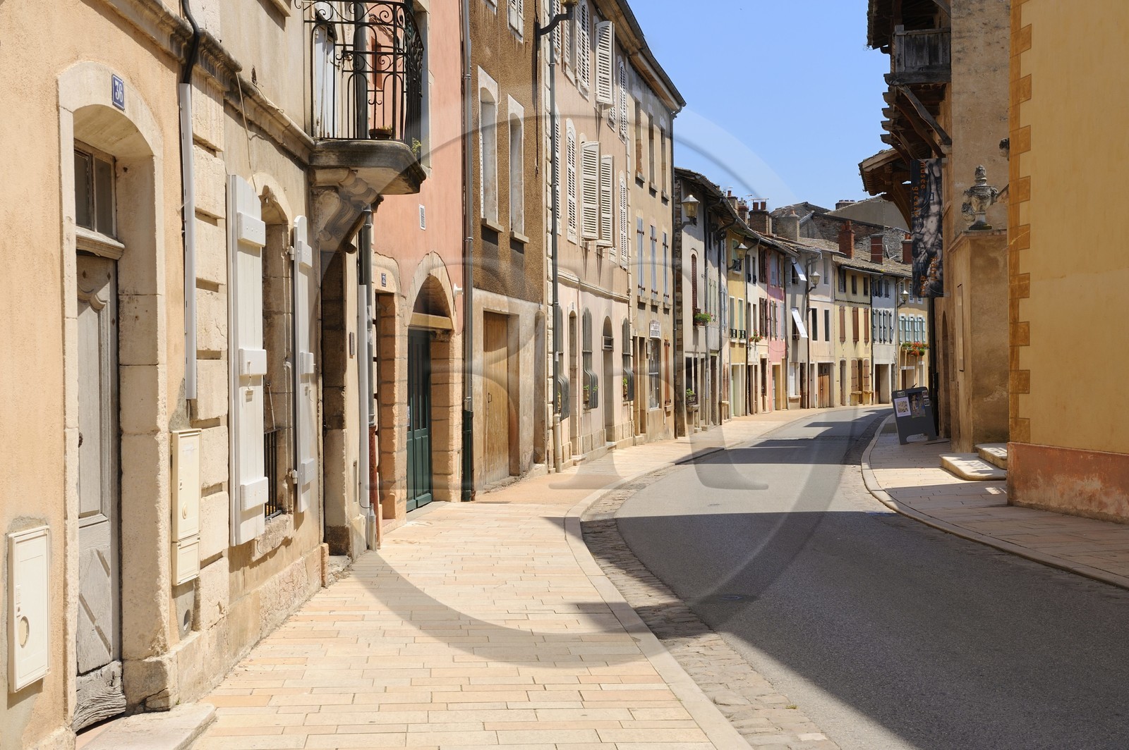 France, Saône et Loire (71), Tournus, rue de l'hôpital
