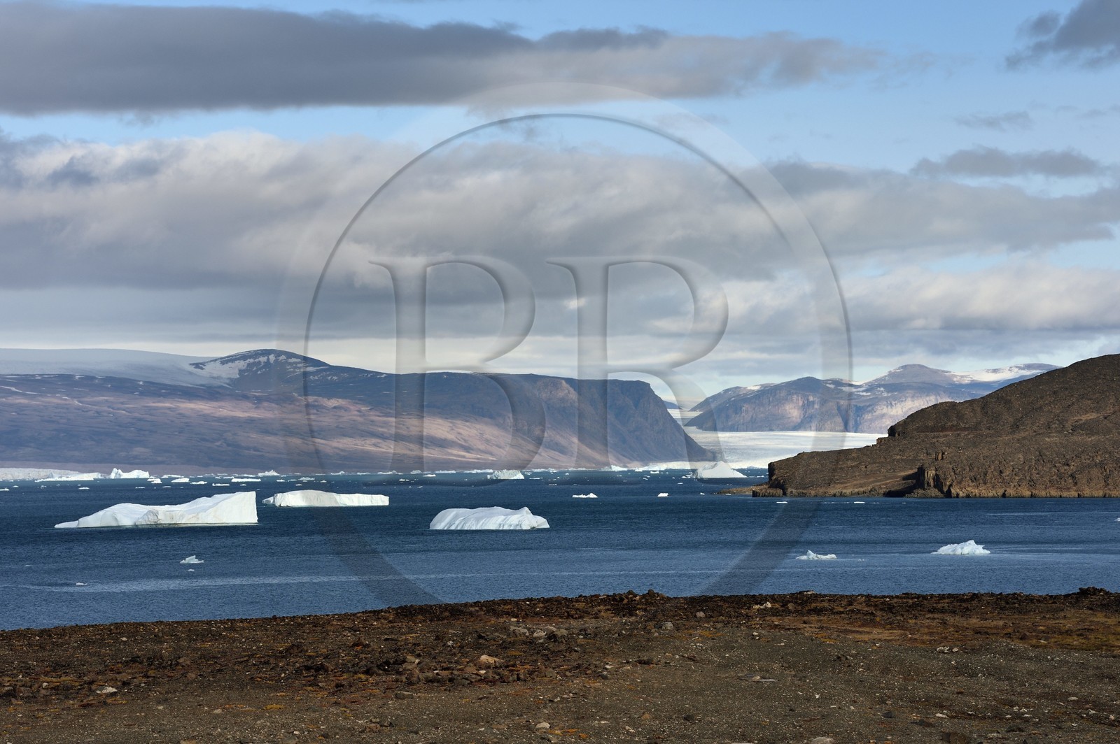 Groenland, cote ouest, Baie de North Star, Wolstenholme fjord, Dundas (Thulé), le glacier Salisbury qui descend de la calotte glaciaire