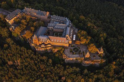 France, Bas-Rhin (67), Mont Saint-Odile, abbaye de Hohenbourg encore appelée couvent du Mont-Sainte-Odile faisant face à la plaine d'Alsace (vue aérienne)