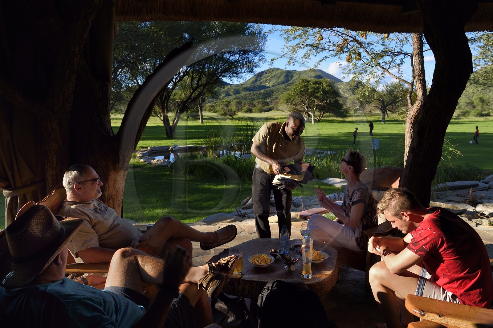 Namibie, région de Khomas, nord de Windhoek, Okapuka Ranch, le restaurant du lodge