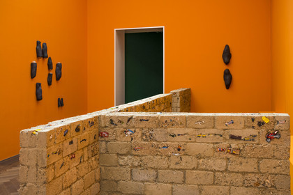 Suisse, Bâle, Kunsthalle Basel, Environmental Hangover, vue sur Sour Ground (2022), installation de Pedro Wirz