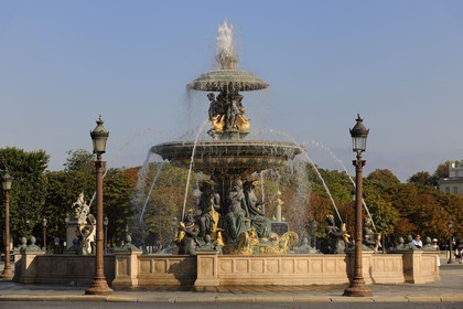 France, Paris (75), la Fontaine des Mers et l'obélisque sur la place de La Concorde