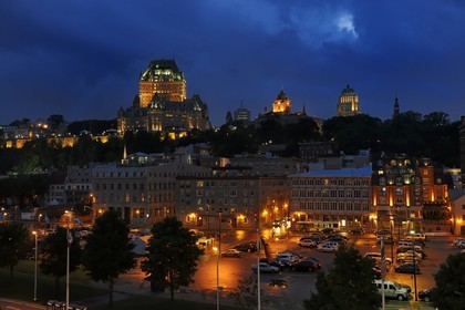 Canada, province de Québec, ville de Québec, Vieux-Québec classé Patrimoine Mondial de l' UNESCO, château Frontenac depuis le port sur le fleuve Saint-Laurent