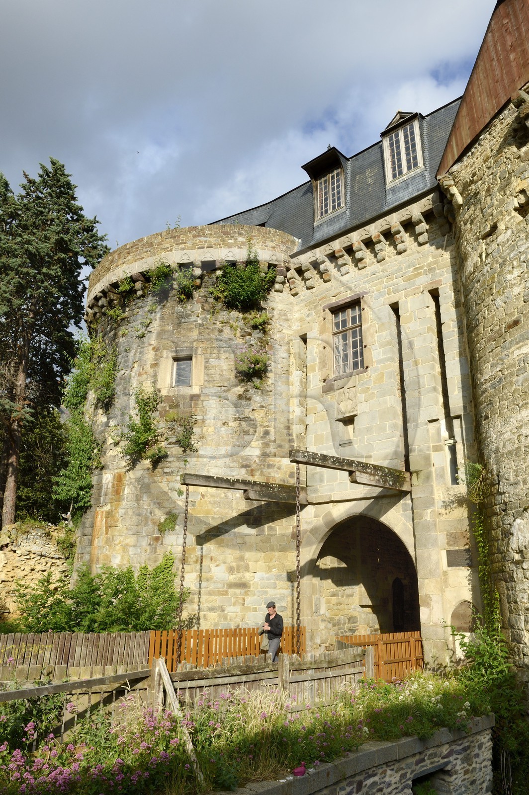 France, Ille-et-Vilaine (35), Rennes, la porte mordelaise, le chatelet d'entrée est un vestige des remparts de Rennes