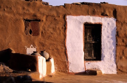 Inde, état du Rajasthan, Environs de Jodhpur, maison typique d'un village Bishnoï