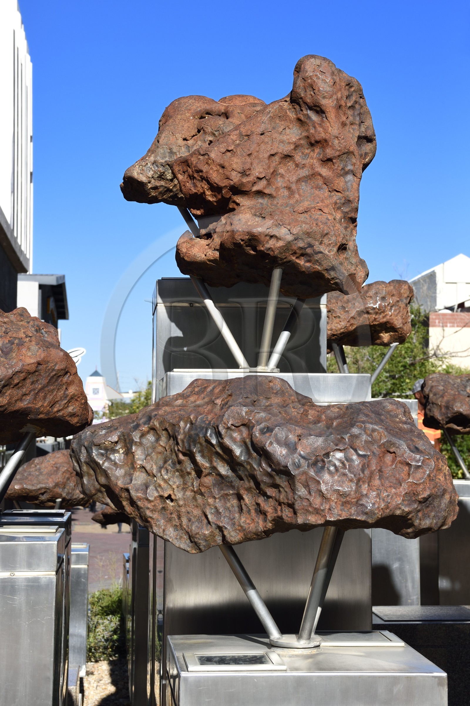 Namibie, région de Khomas, Windhoek, Fontaine de Météorite dans Post street Mall (Gibeon Météorites)