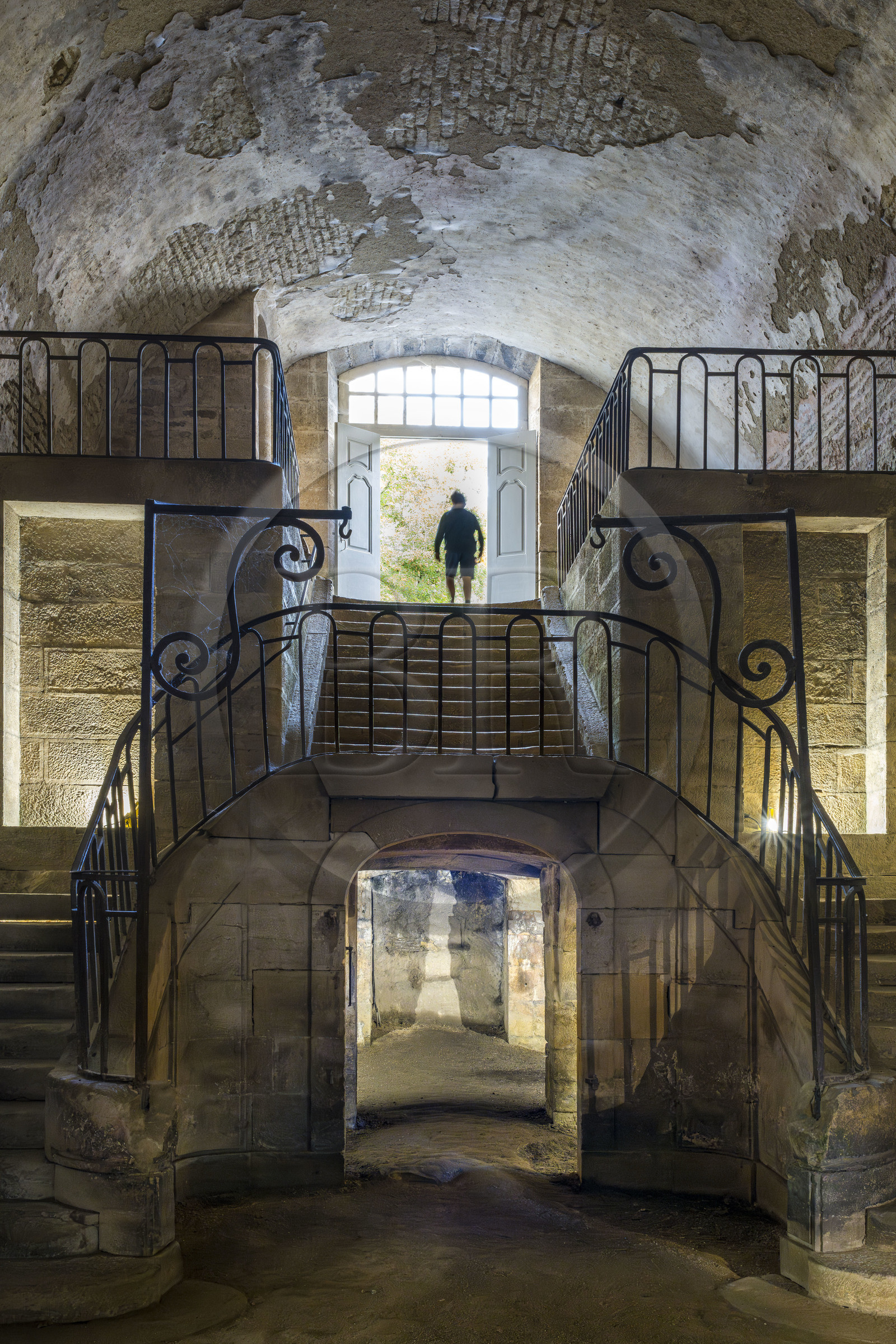 France, Côte-d'Or (21), Buffon, la Grande Forge de Buffon fondée par Georges-Louis Leclerc de Buffon en 1768, escalier majestueux qui permet aux invités de marque d'admirer la coulée du métal en fusion dans le haut fourneau en contrebas
