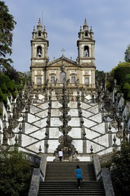 Portugal, région du Minho, Braga, le sanctuaire de Bom Jesus do Monte accessible par un escalier magistral de 600 marches, constitué de l'escalier des Cinq Sens et de l'escalier des Trois Vertus