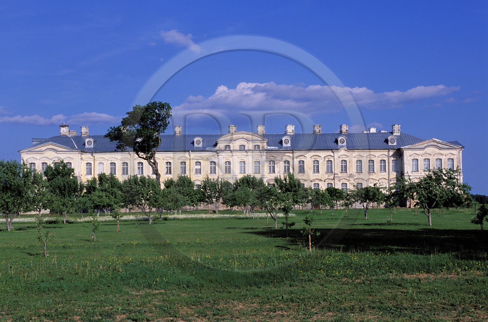 Lettonie (Pays Baltes), région de la ville de Pilsrundale, Palais de Rundale par l'architecte Rastrelli (architecte de l' Ermitage et du Palais d'Hiver de St-Petersbourg)