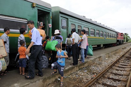 Vietnam, day train from Lao Cai to Hanoi, going into the train at one of the multiple stops