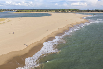 France, Vendée (85), Talmont Saint Hilaire, la Pointe du Payré, Veillon beach and estuary of the Payré river (aerial view)