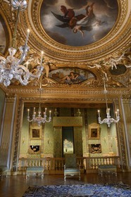 France, Seine-et-Marne (77), Maincy, le château de Vaux-le-Vicomte, la Chambre du Roi, au plafond se trouve une peinture de La Vérité soutenue par le Temps, et dans les lunettes sont représentées des dieux symbolisant le génie de Foucquet