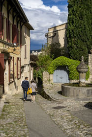 France, Vaucluse, Dentelles de Montmirail mountains,  Vaison la Romaine, the upper town (medieval city), the Hotel du Beffroi and the fountain on rue de l'Evêché