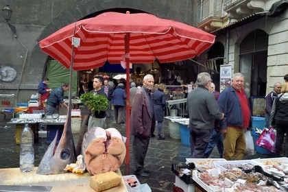 Italie, Sicile, Catane, ville baroque classée au Patrimoine Mondial de l'UNESCO, le marché aux poissons Pescheria de la Piazza Alonzo di Benedetto