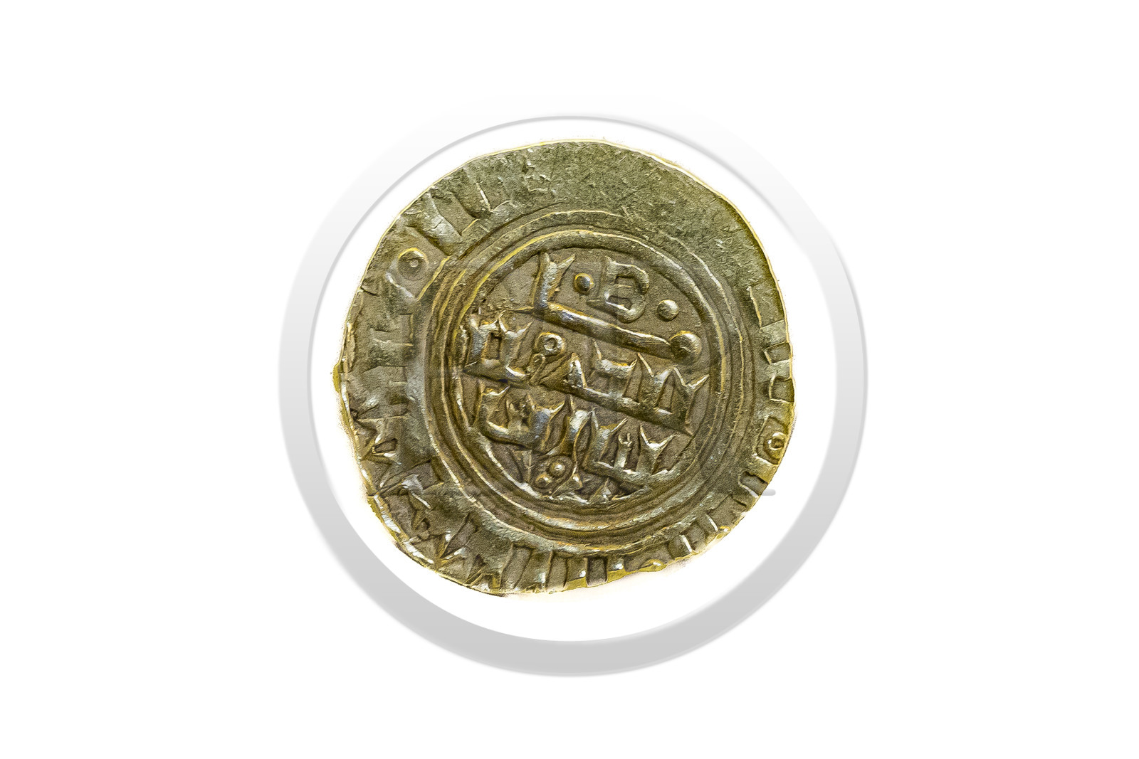 France, Aveyron (12), Causses et les Cévennes, paysage culturel de l'agro-pastoralisme méditerranéen, classés Patrimoine Mondial de l'UNESCO, La Cavalerie, musée du Point Accueil des remparts, pièce d'or utilisée par les Chevalier de l'Ordre du Temple et émise par le Comté de Tripoli (États latins d'Orient), dinar d'or frappé à Tripoli en imitation de ceux du Caliphe Al Mustansir (de 1187 à 1260)