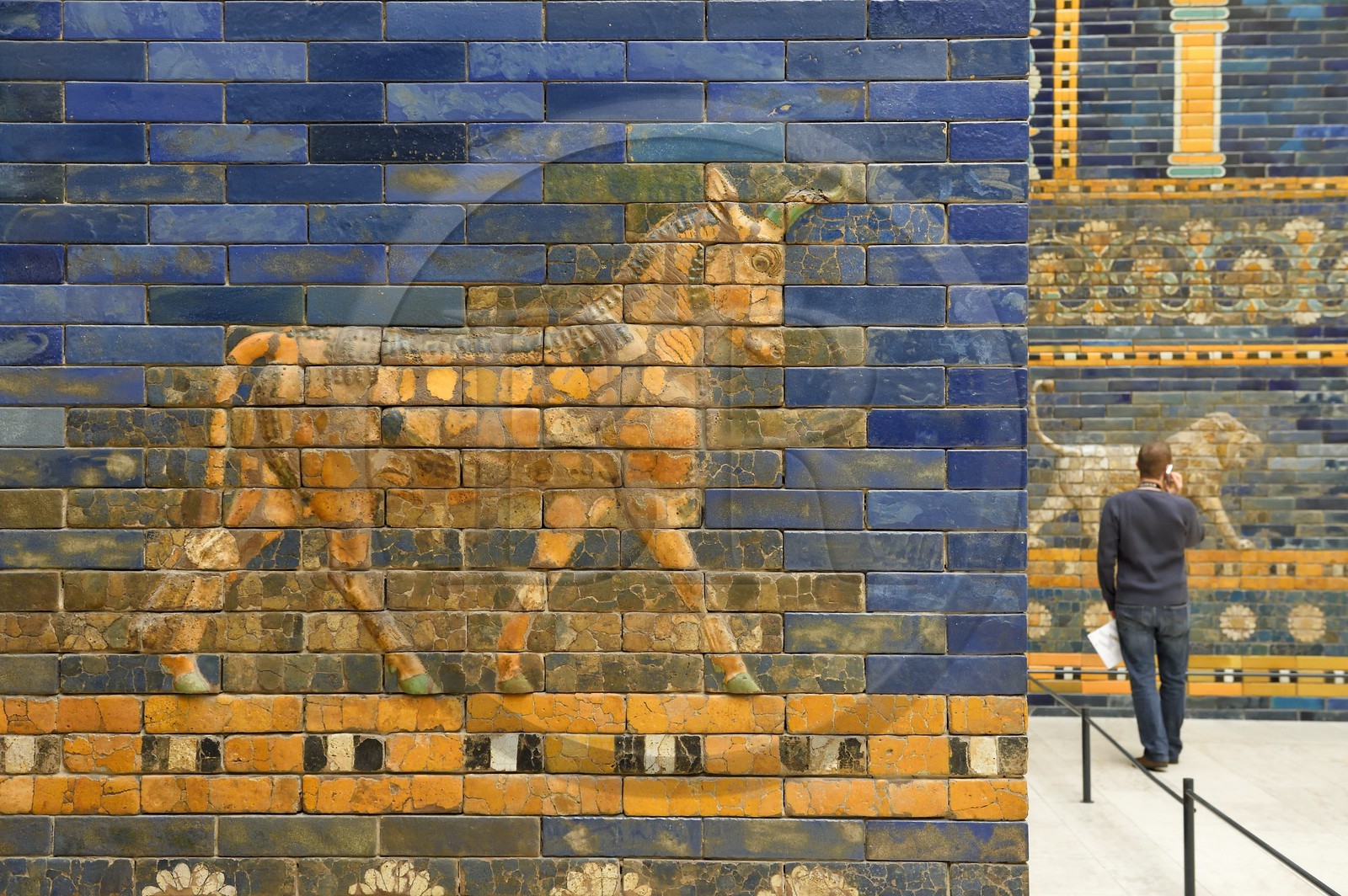Allemagne, Berlin, l'Ile aux musées, classée Patrimoine Mondial de l'UNESCO, musée de Pergame (Pergamonmuseum), Porte d'Ishtar construite en -580 av. JC (empire néobabylonien) sur ordre du roi Nabuchodonosor II à Babylone (Irak)
