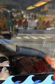 Norvège, Hordaland, Bergen, viande de baleine sur l'étal d'un poissonnier