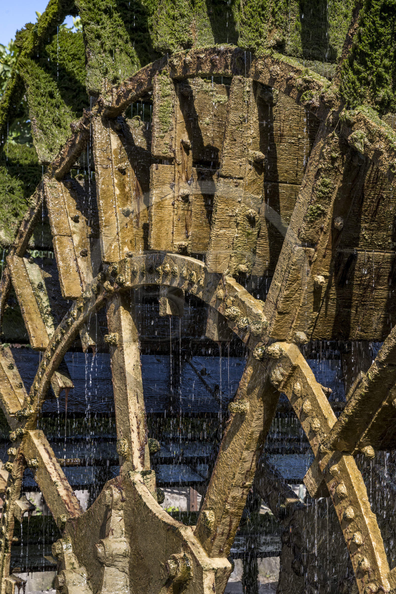 France, Vaucluse (84), L'Isle-sur-la-Sorgue, ancienne roue à aube de moulin à eau