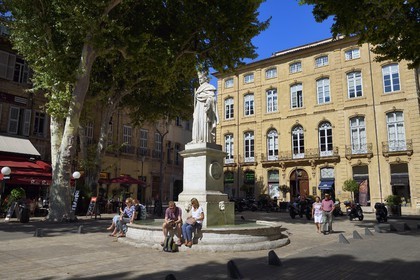 France, Bouches du Rhone, Aix en Provence, Cours Mirabeau, statue of King Rene