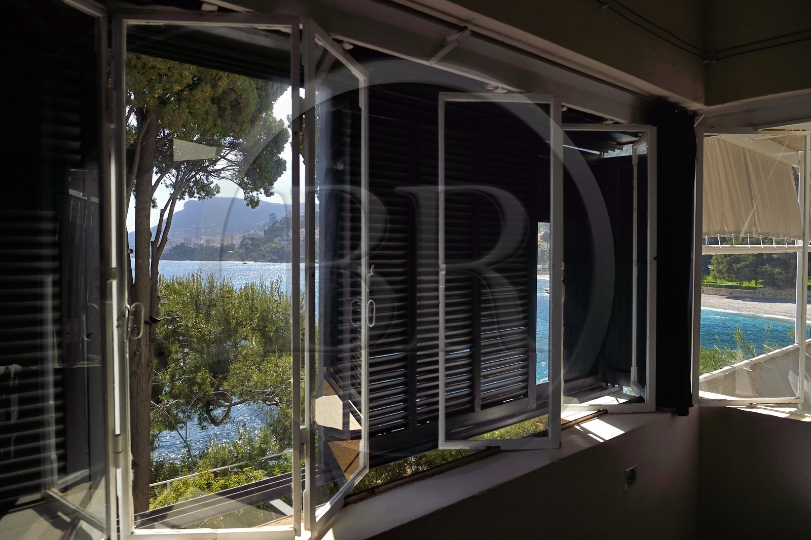 France, Alpes Maritimes (06), Roquebrune-Cap-Martin, Cap Martin, sentier du Buse, Villa E1027 conçue par l'architecte et designer Eileen Gray pour l'architecte Jean Badovici France, Alpes Maritimes (06), Roquebrune-Cap-Martin, Cap Martin, sentier du Buse, Villa E1027 conçue par l'architecte et designer Eileen Gray pour l'architecte Jean Badovici