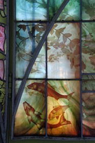 France, Meurthe-et-Moselle (54), Nancy, musée de l'Ecole de Nancy dans l'ancienne propriété d'Eugène Corbin, vitraux de la porte du pavillon aquarium (1904) par Jacques Gruber