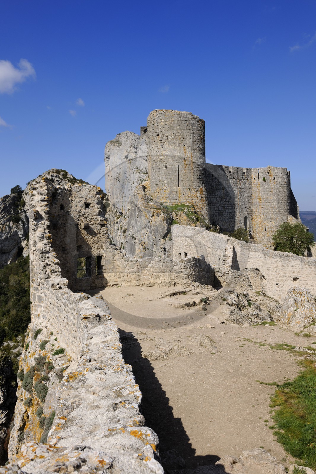 France, Aude (11), Pays Cathare, le château de Peyrepertuse du XIIe siecle, donjon de la cour basse
