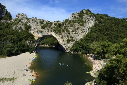 France, Ardèche (07), les Gorges de l'Ardèche, Vallon Pont d'Arc, le Pont d'Arc sur l'Ardèche