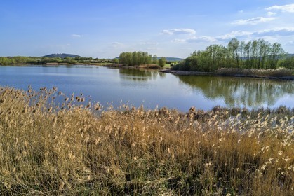 France, Meuse, Lorraine Regional Park, Cotes de Meuse, Heudicourt-sous-les-Cotes, Lake Madine (aerial view)
