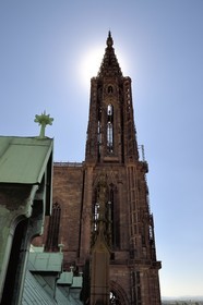France, Bas-Rhin (67), Strasbourg, vieille ville classée au Patrimoine Mondial de l'UNESCO, la cathédrale Notre-Dame, la tour octogonale surmontée de sa flèche
