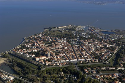 France, Charente-Maritime (17), Ile d'Oléron, Le Château d'Oléron (vue aérienne)