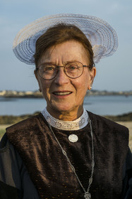 France, Morbihan, Port-Louis, the large beach of Port-Louis at the foot of the ramparts, Breton dance association the Cercle celtique Armor Argoat