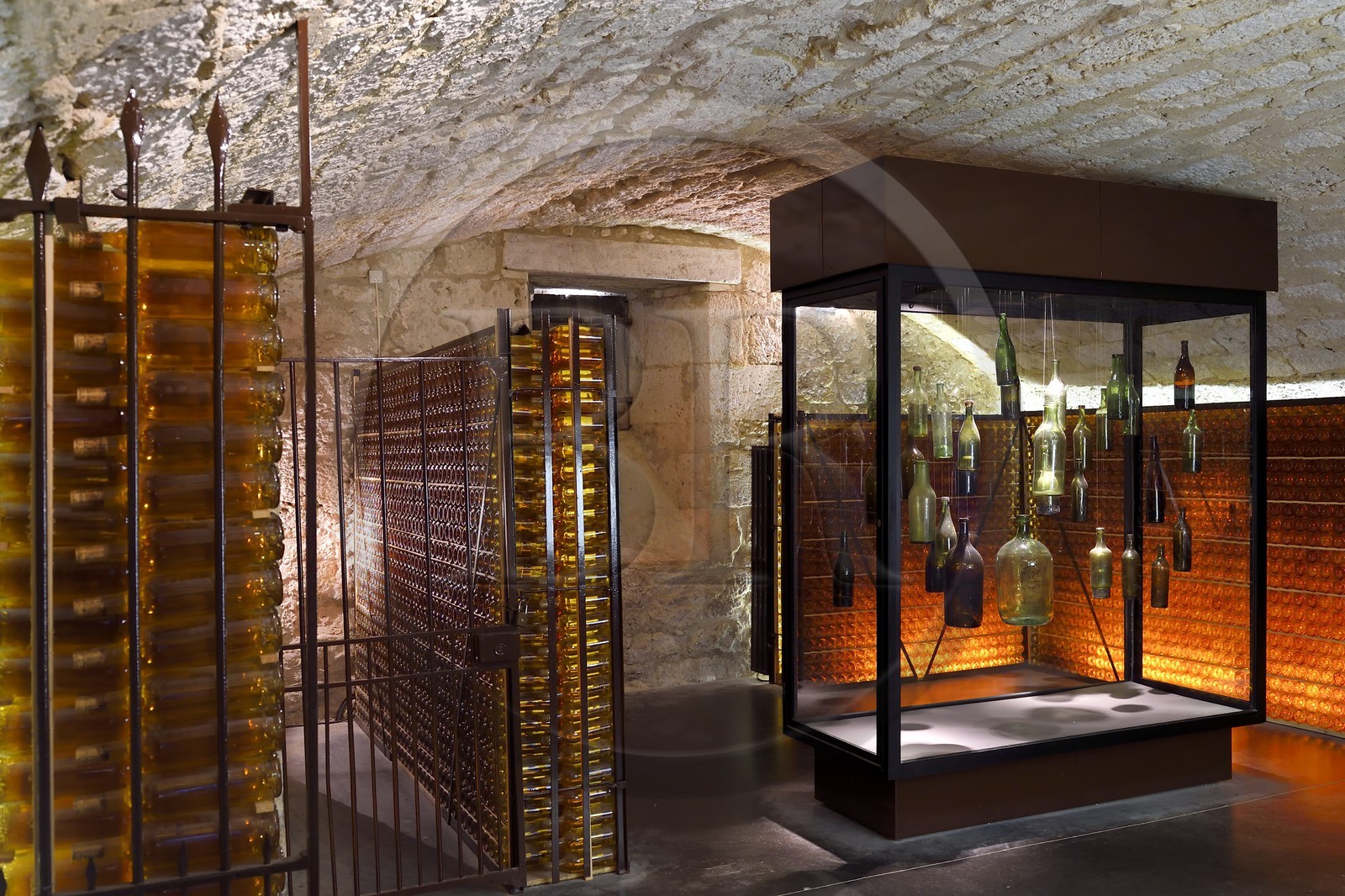France, Dordogne (24), Périgord Pourpre, Monbazillac, Chateau de Monbazillac, le musée du vin dans les caves pour découvrir l’univers du vin