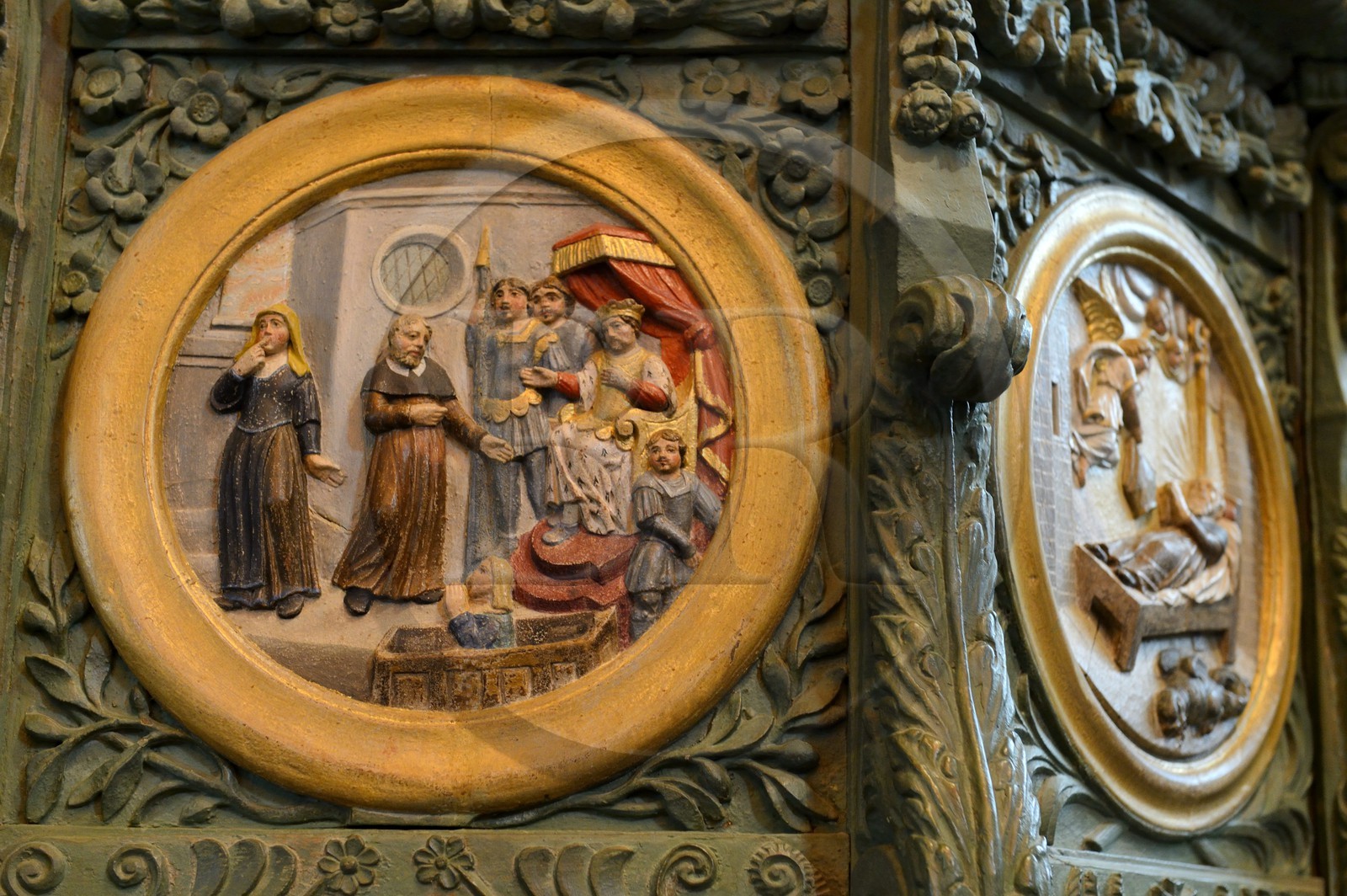 France, Finistère (29), Locronan, labellisé Les Plus Beaux Villages de France, église Saint-Ronan, la chaire à prêcher (1707) retrace en neuf médaillons la vie de Saint-Ronan