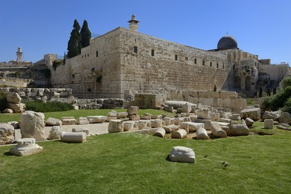 Israel, Jerusalem, holy city, the old town listed as World Heritage by UNESCO, the Temple Mount seen from the Davidson Center, west and south retaining walls of the Temple built by Herod the Great and the Al-Aqsa mosque