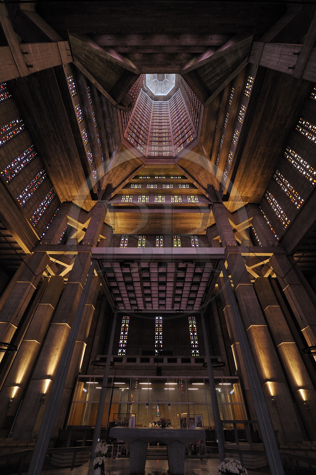 France, Seine-Maritime (76), Le Havre, Centre-ville reconstruit du Havre par Auguste Perret classé Patrimoine Mondial de l'UNESCO, Eglise Saint-Joseph, la tour-clocher vue de la nef