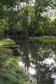 France, Haut-Rhin (68), Neuf-Brisach, ville fortifiée par Vauban, classée Patrimoine Mondial de l'UNESCO, canal Vauban reliant Ensisheim à Neuf-Brisach dans la plaine d'Alsace, construit en 1699 par Vauban et Jean-Baptiste de Régemortes pour permettre l'acheminement des pierres extraites des carrières du Schauenberg pour la construction des fortifications
