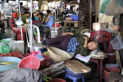 Vietnam, Haiphong, market, resting