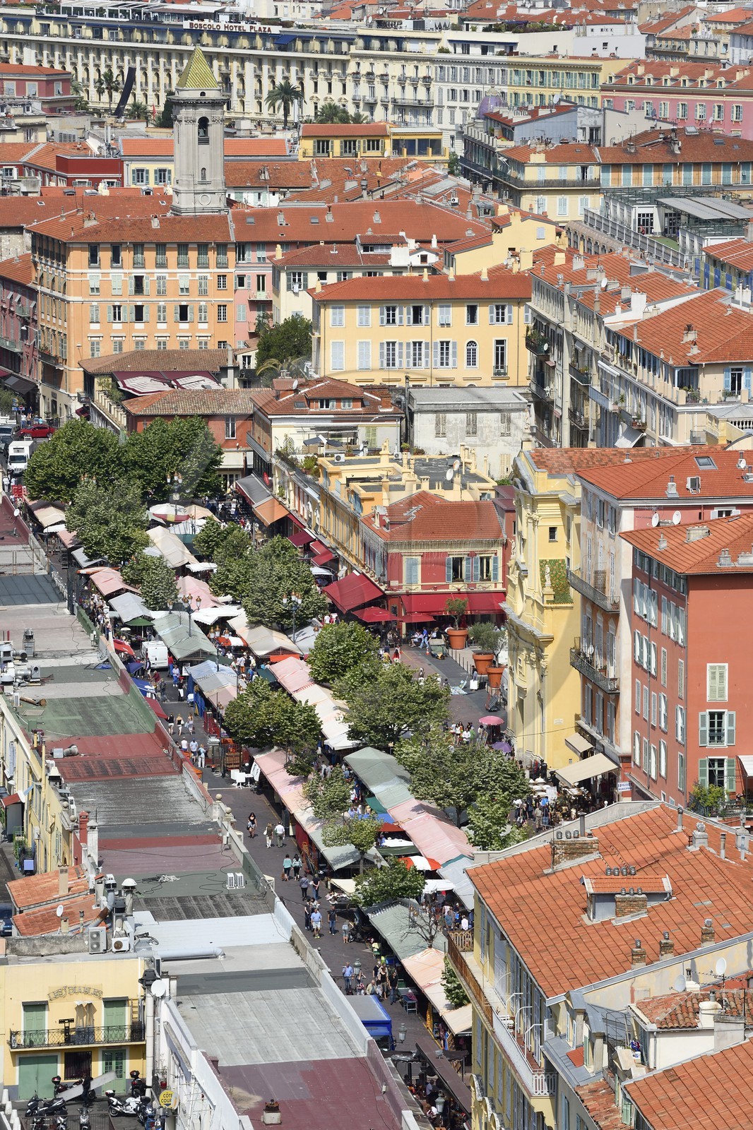 France, Alpes-Maritimes (06), Nice, le cours Saleya dans le vieux Nice