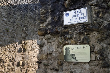 France, Yvelines (78), Montchauvet, la Porte de Bretagne, vestige des fortifications du XIIe siècle