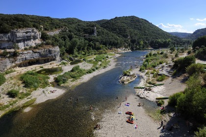 France, Gard (30), région du Pays d'Uzège, la rivière Gardon à Collias