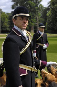 France, Loir-et-Cher (41), château de Cheverny, le premier piqueux Vol au Vent qui cogère la meute de 90 chiens de chasse à cour