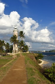 Sri Lanka, Province du Sud, Fort de Galle, classé Patrimoine Mondial de l'UNESCO, le phare sur les remparts maritimes de la ville fortifiée