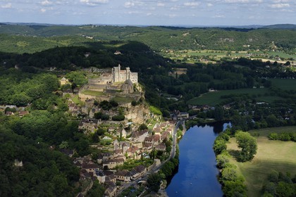 France, Dordogne, Perigord Noir, Dordogne Valley, Beynac et Cazenac, labelled Les Plus Beaux Villages de France (The Most Beautiful villages of France), medieval castle on a cliff above the Dordogne valley (aerial view)